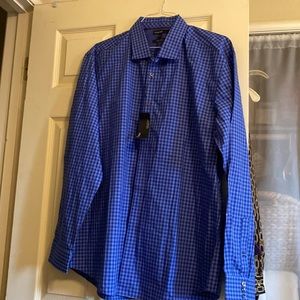 Blue checkered tailored fit men’s shirt. NWT